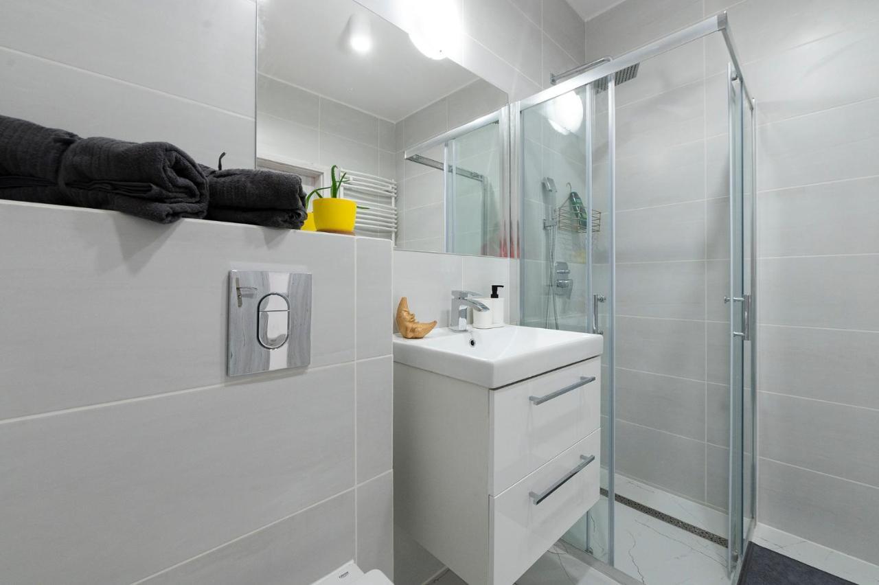 Luxury In City -3- Studio Bright & Secure Free Parking Lodz  Exterior photo